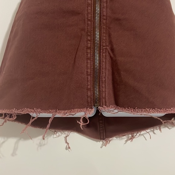 NEW We The Free By Free People Women's Maroon Denim Zip Up Frayed Mini Skirt! - Picture 4 of 6